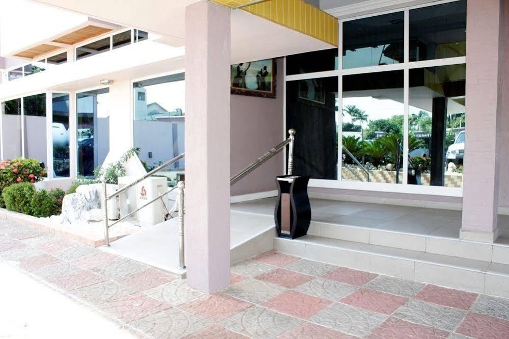 Airport West Hotel Accra Bagian luar foto