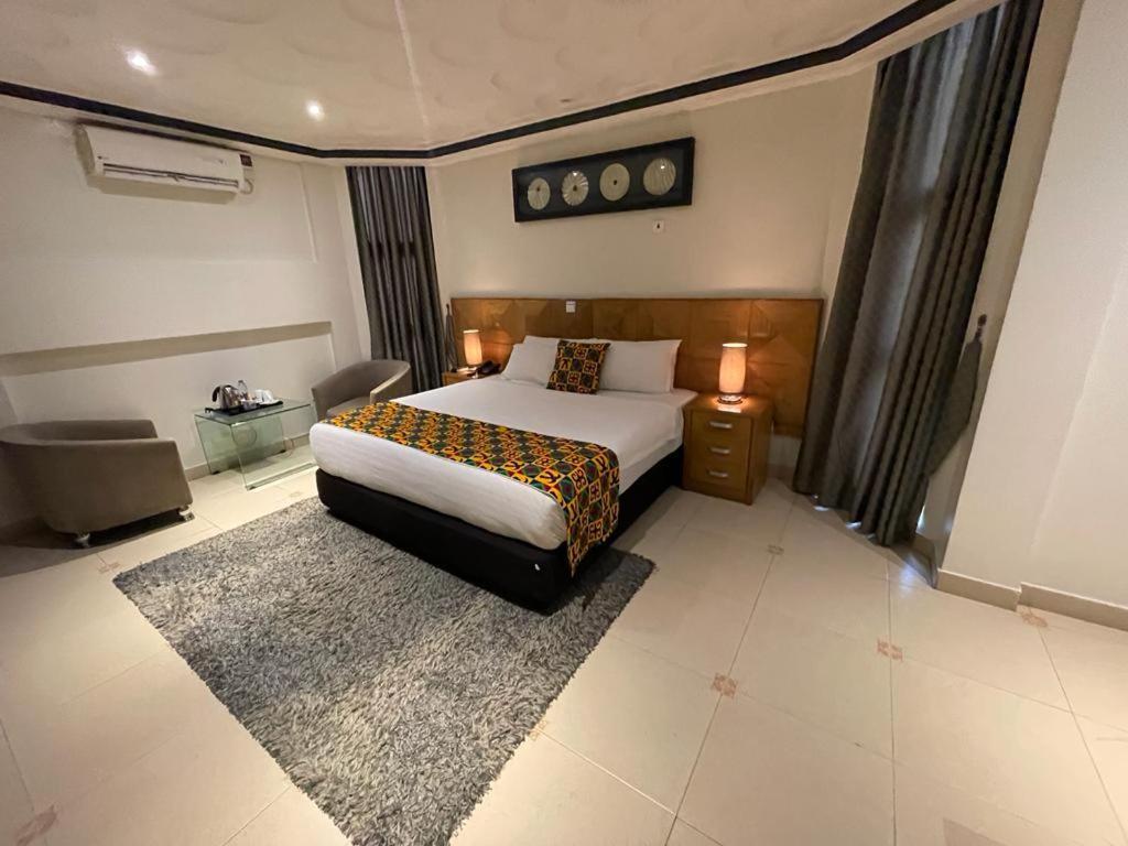 Airport West Hotel Accra Bagian luar foto