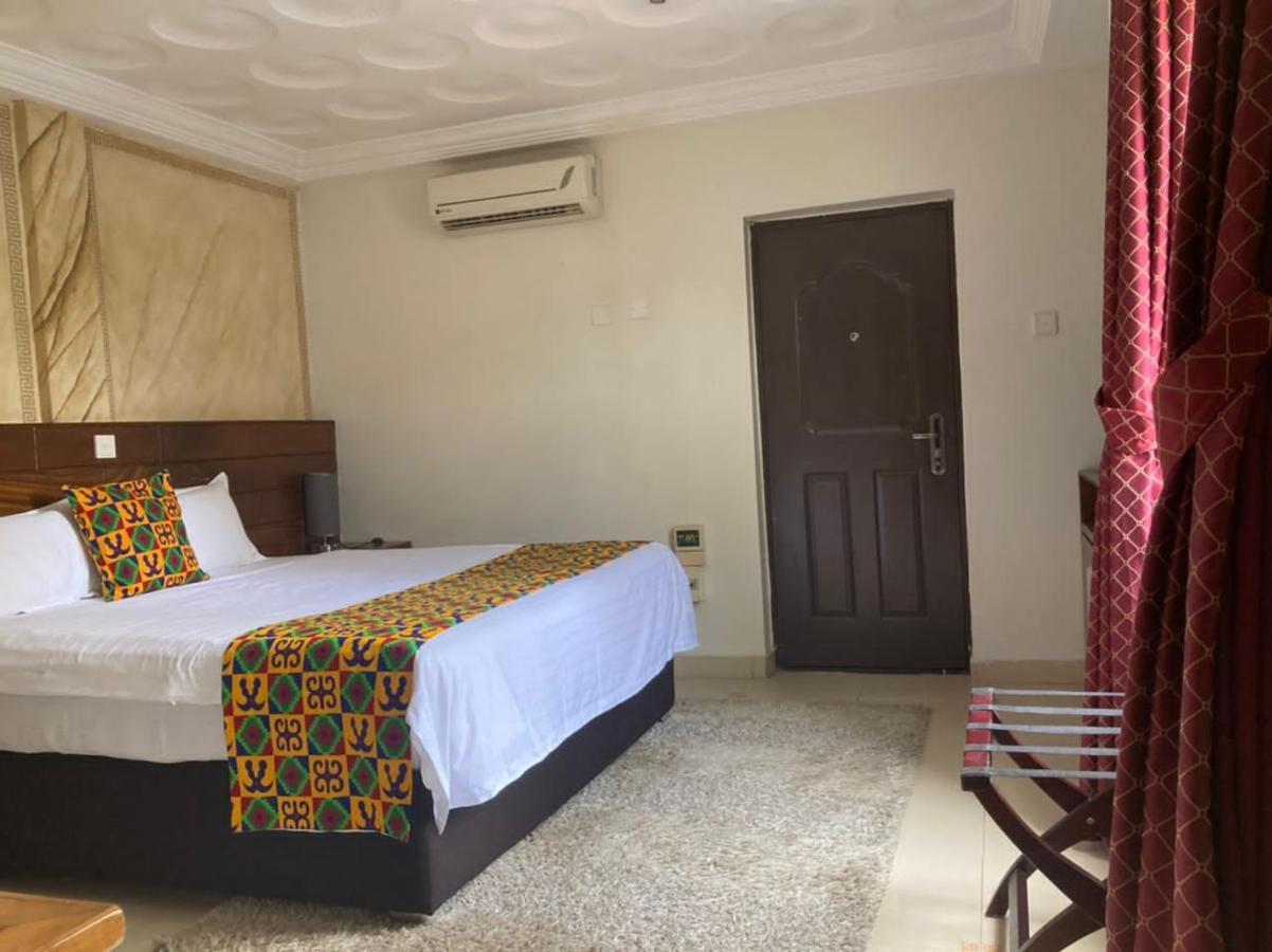 Airport West Hotel Accra Bagian luar foto