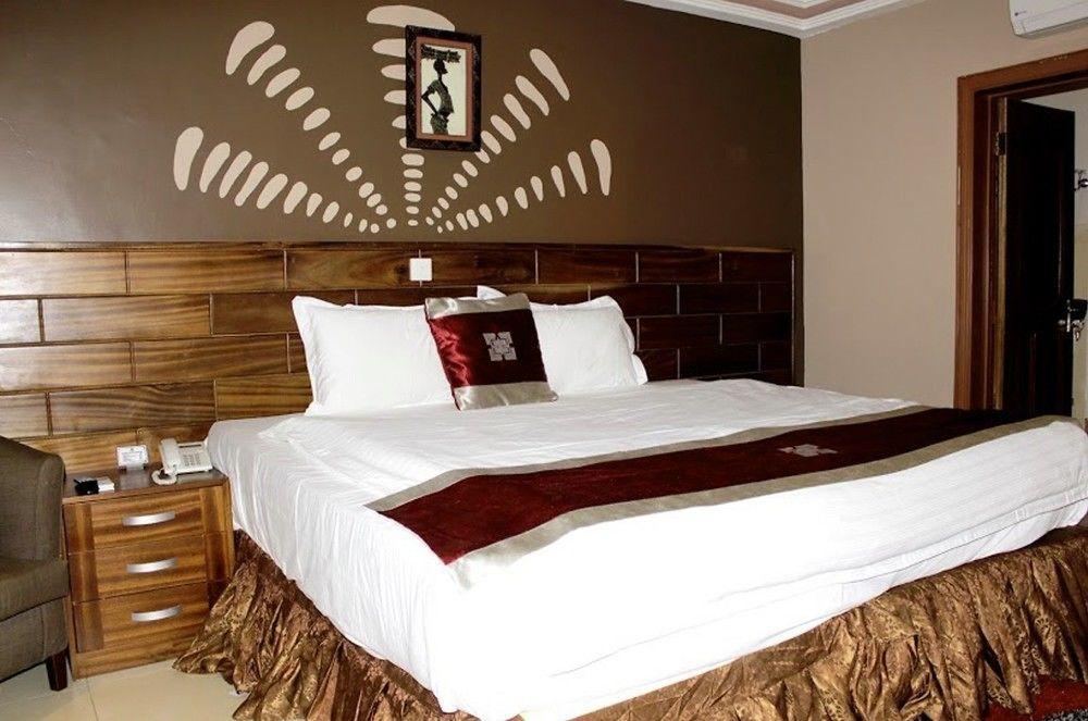 Airport West Hotel Accra Bagian luar foto