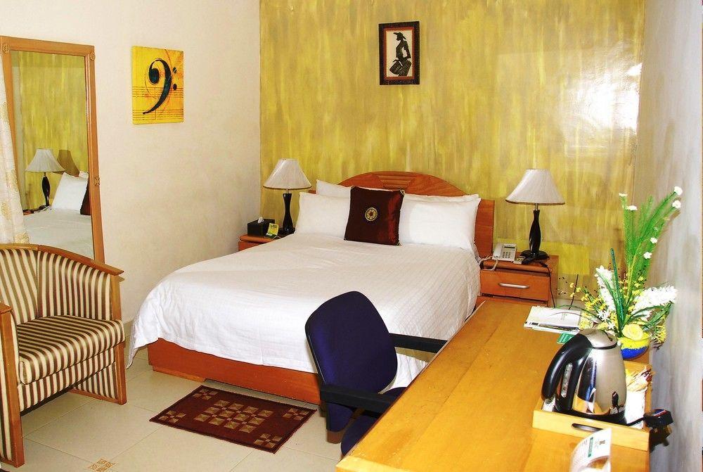 Airport West Hotel Accra Bagian luar foto