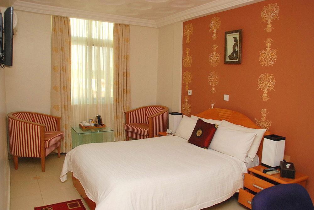 Airport West Hotel Accra Bagian luar foto