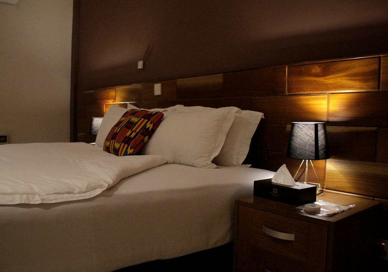 Airport West Hotel Accra Bagian luar foto