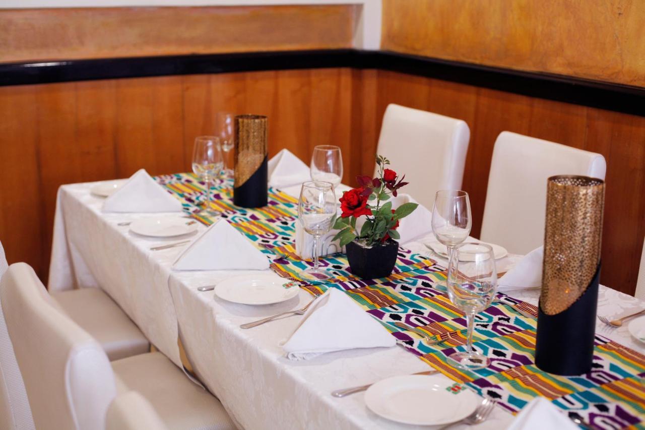 Airport West Hotel Accra Bagian luar foto