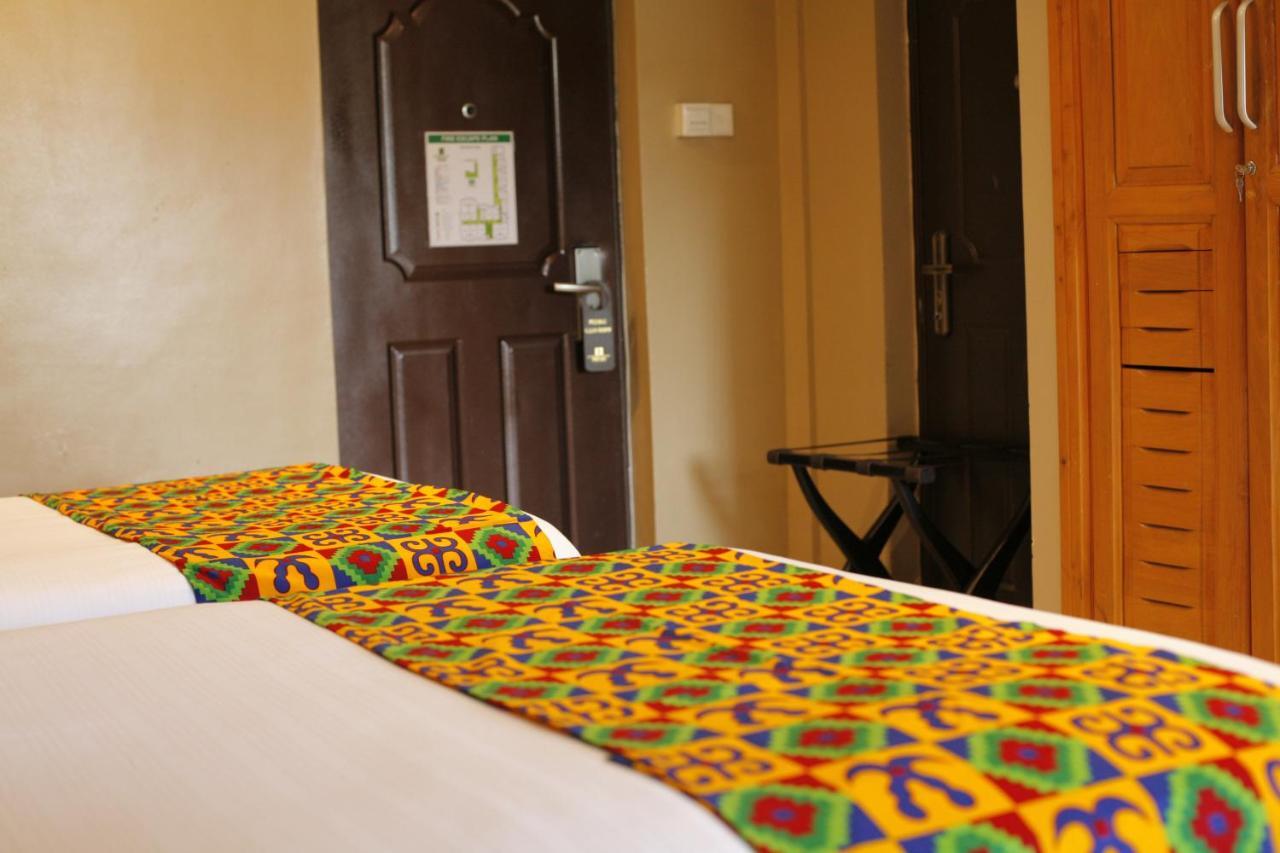 Airport West Hotel Accra Bagian luar foto